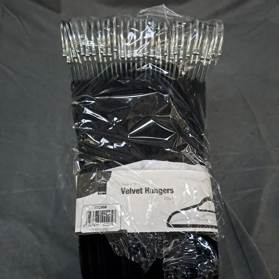 PACK OF 30 VELVET HANGERS