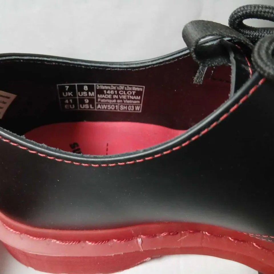 DR MARTENS BLACK LEATHER LACE-UP SHOES WITH RED SOLE – UK 7 / US 8 / EU 41