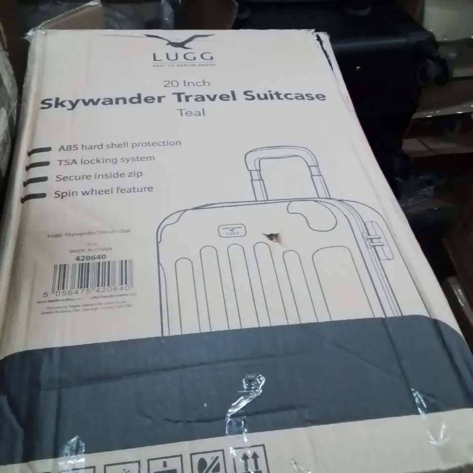 BOXED LUGG 20INCH SKYWANDER TRAVEL SUITCASE TEAL
