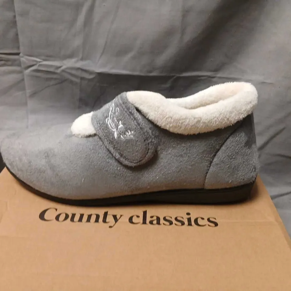 BERNIE GREY SLIPPERS WITH FAUX FUR LINING, UK SIZE 7