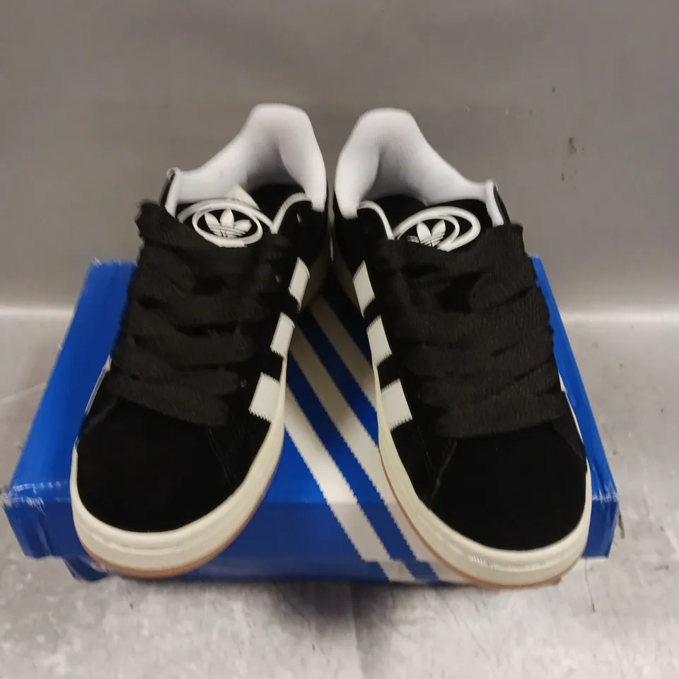 BOXED PAIR OF ADIDAS CAMPUS TRAINERS IN BLACK - 6.5