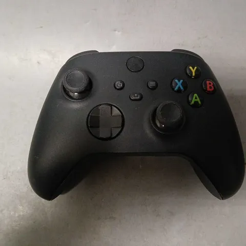 XBOX X CONTROLLER IN BLACK