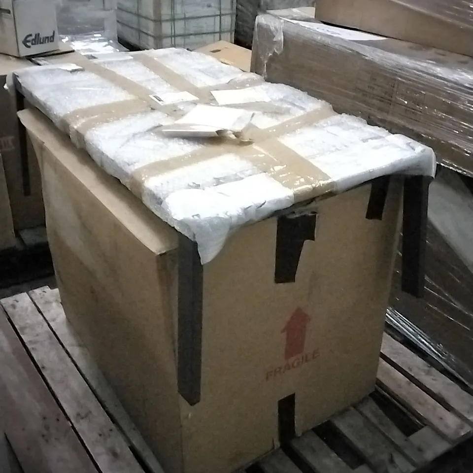 PALLET CONTAINING ASSORTED GARDEN FURNITURE INCLUDING FIREPIT & BENCH