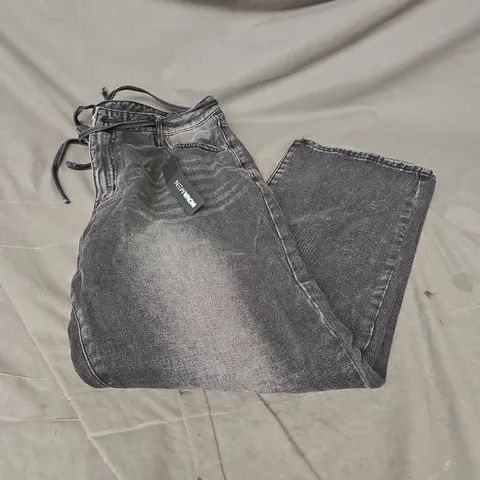 FASHIONOVA MEN DRAWSTRING BELT STRAIGHT JEANS IN BLACK WASH SIZE 38"