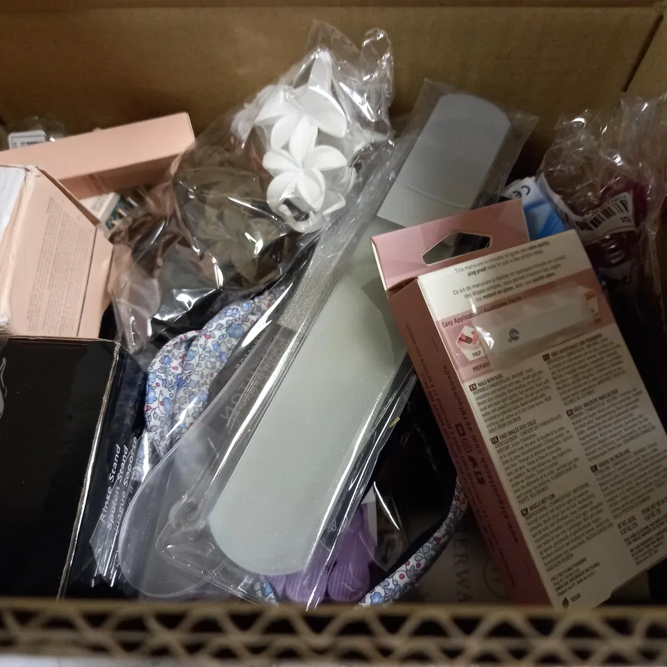 BOX OF APPROXIMATELY 20 ASSORTED COSMETIC ITEMS TO INCLUDE BIODERMA GEL MOUSSANT, SIMPLE REFRESHING SHOWER GEL, HAIR BRUSH ETC