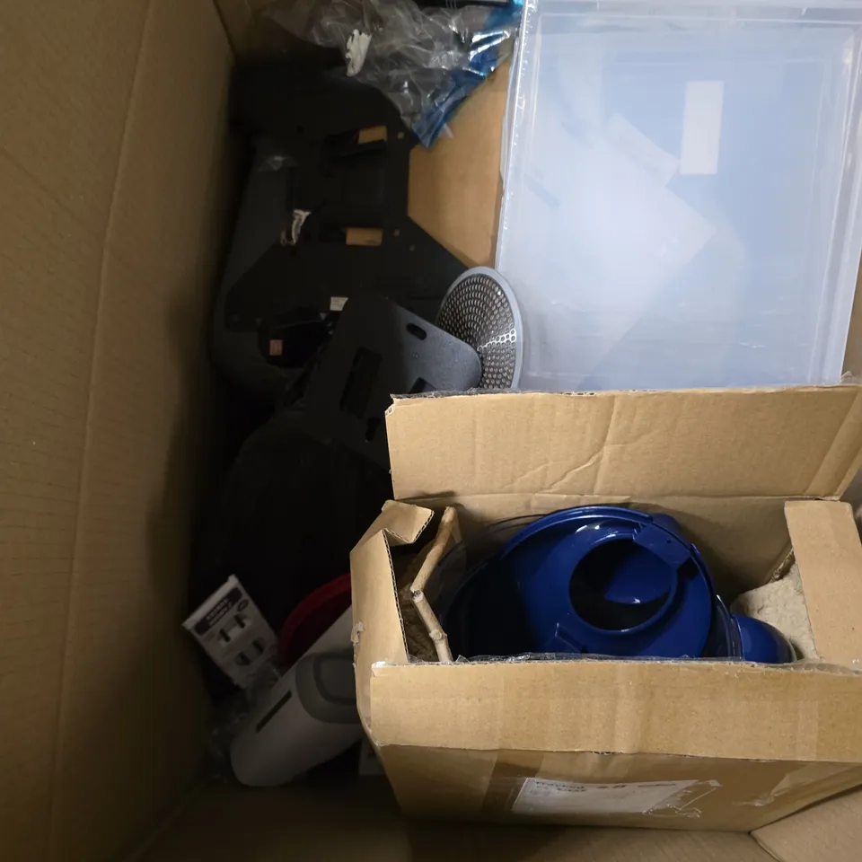 BOX OF APPROX 10 ASSORTED HOUSEHOLD ITEMS TO INCLUDE - JABRA MIC HEADSET - BOTTLE - HOME AMBIENCE SET - ETC