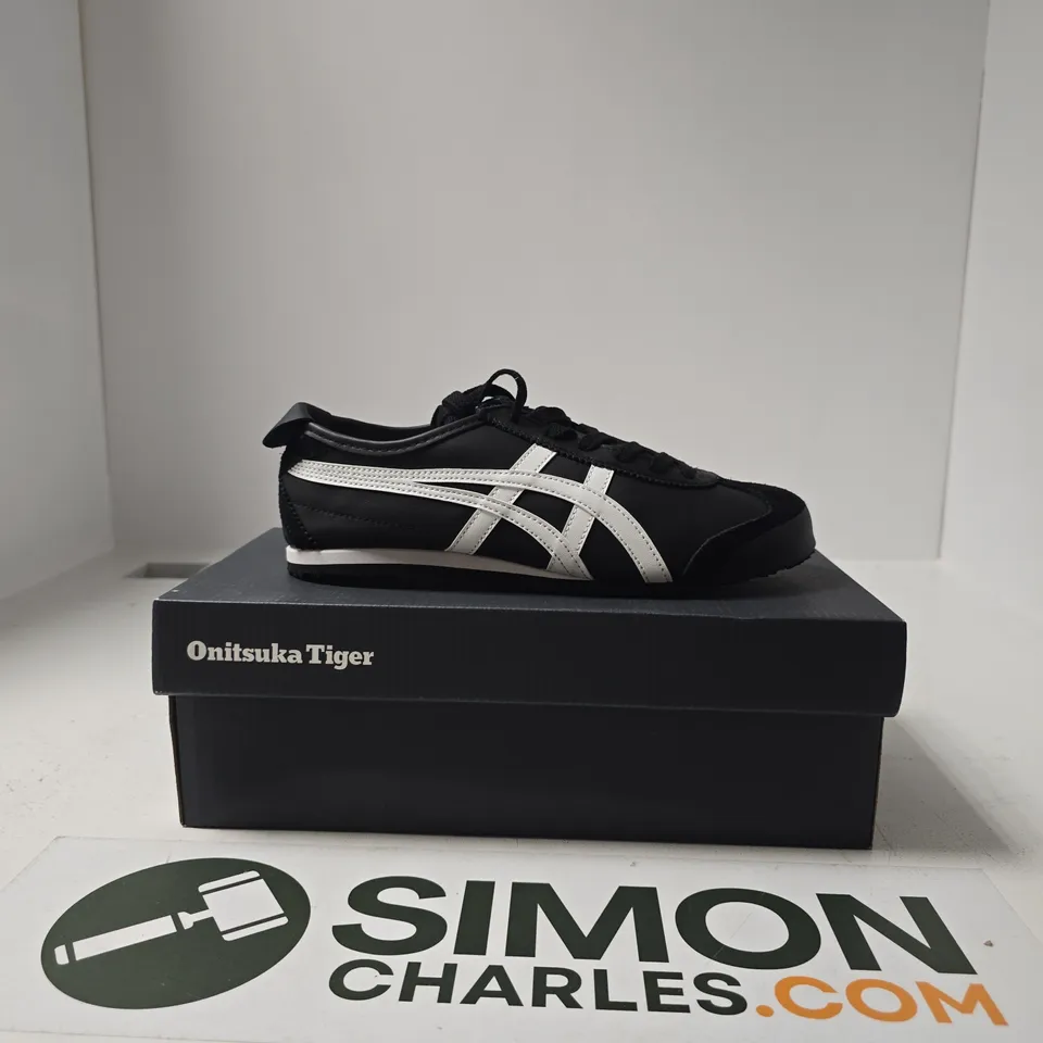 BOXED PAIR OF ONITSUKA TIGER MEXICO 66 SHOES SIZE UK 5