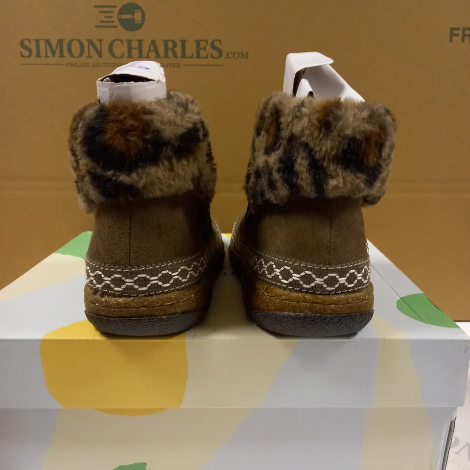 EARTH ORIGINS EMMALYN SUEDE HOUSE BOOTIE SLIPPER SIZE 6