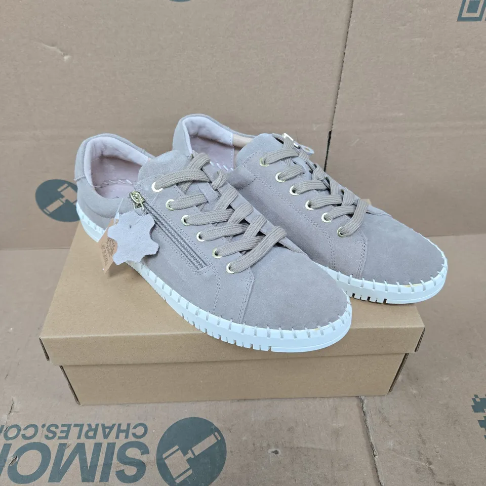 JO & JOE CADIZ TAUPE SUEDE TRAINERS – UK 7