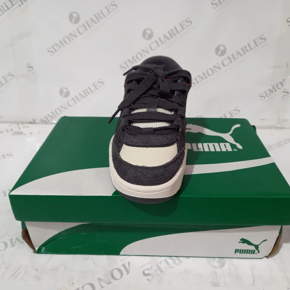 PUMA 180 TRAINERS IN WHITE AND BLACK SIZE 4