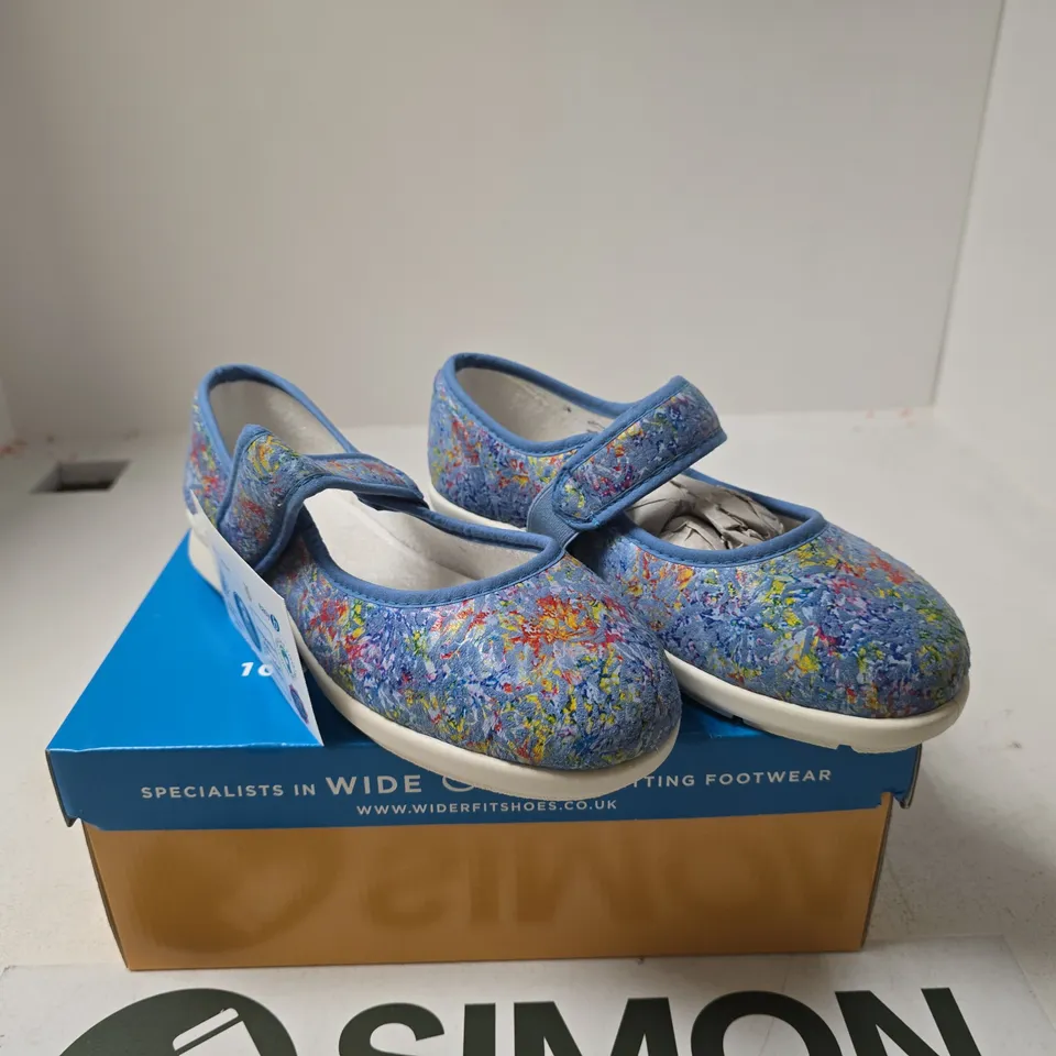 DBSHOES ABSTRACT BLUE FITTIN 2V UK 4 SHOES BOXED