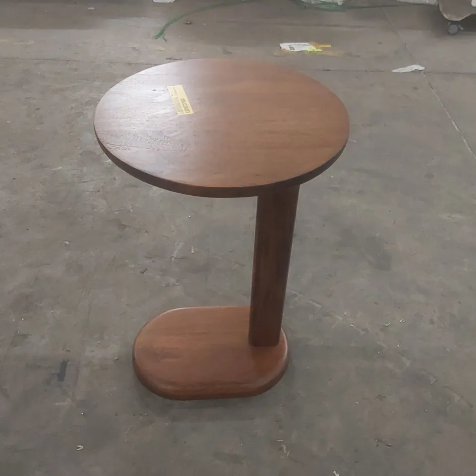 VETA SOLID WOOD C SHAPED SIDE TABLE COLOUR: WALNUT