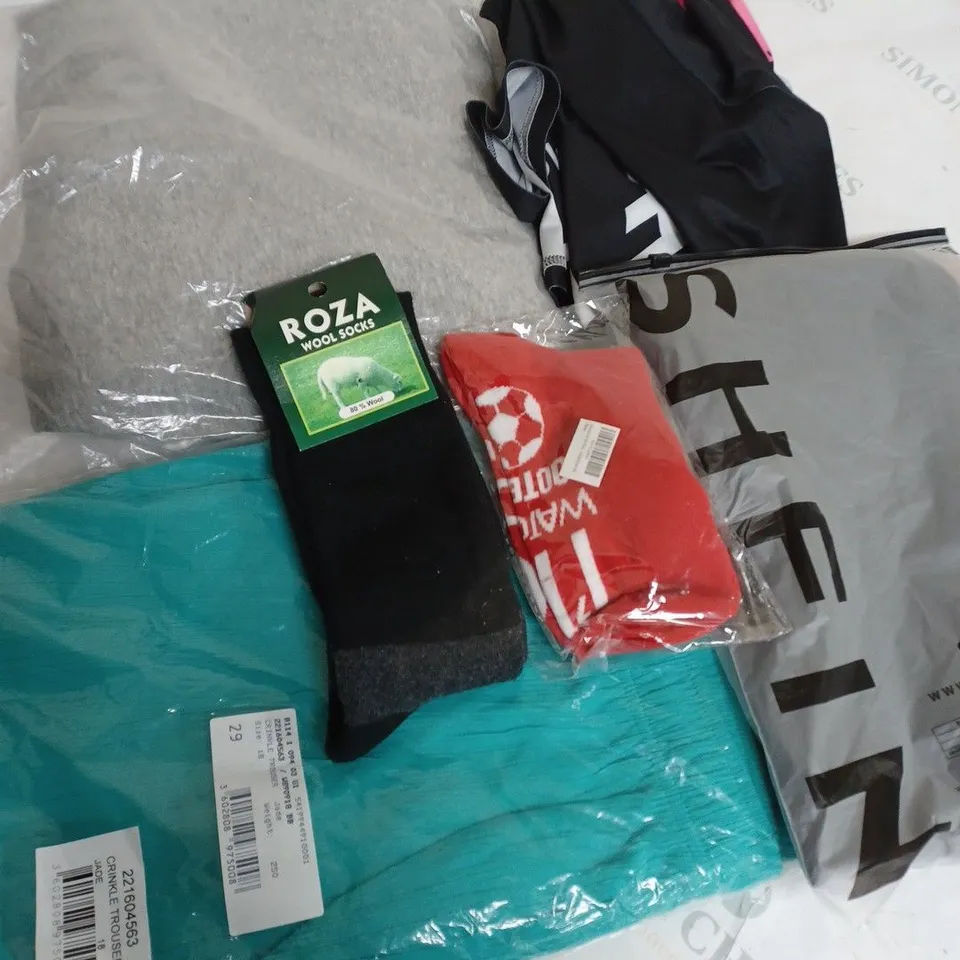BOX OF APPROXIMATELY 15 ASSORTED CLOTHING ITEMS TO INCLUDE SHEIN TOP, WOOL SOCKS, COOL MAX T-SHIRT ETC