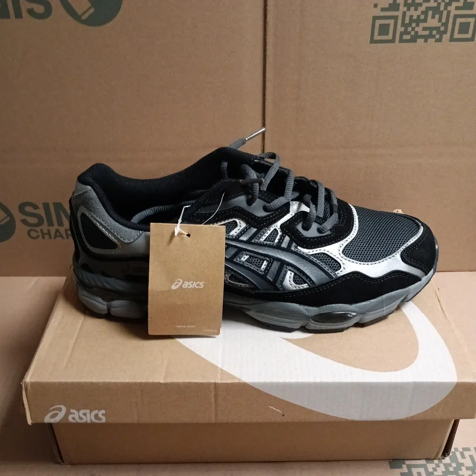 BOXED PAIR OF ASICS GEL-NYC TRAINERS IN BLACK - 9