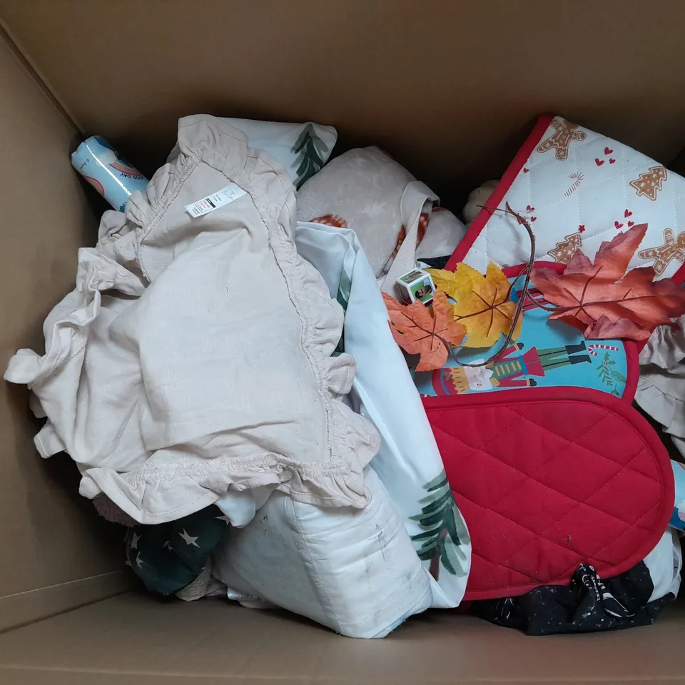APPROXIMATELY 8 ASSORTED HOUSEHOLD ITEMS TO INCLUDE VARIOUS BEDDING IN VARIOUS SIZES AND STYLES, STORAGE BUCKET, AND DECOR BOOK ETC.