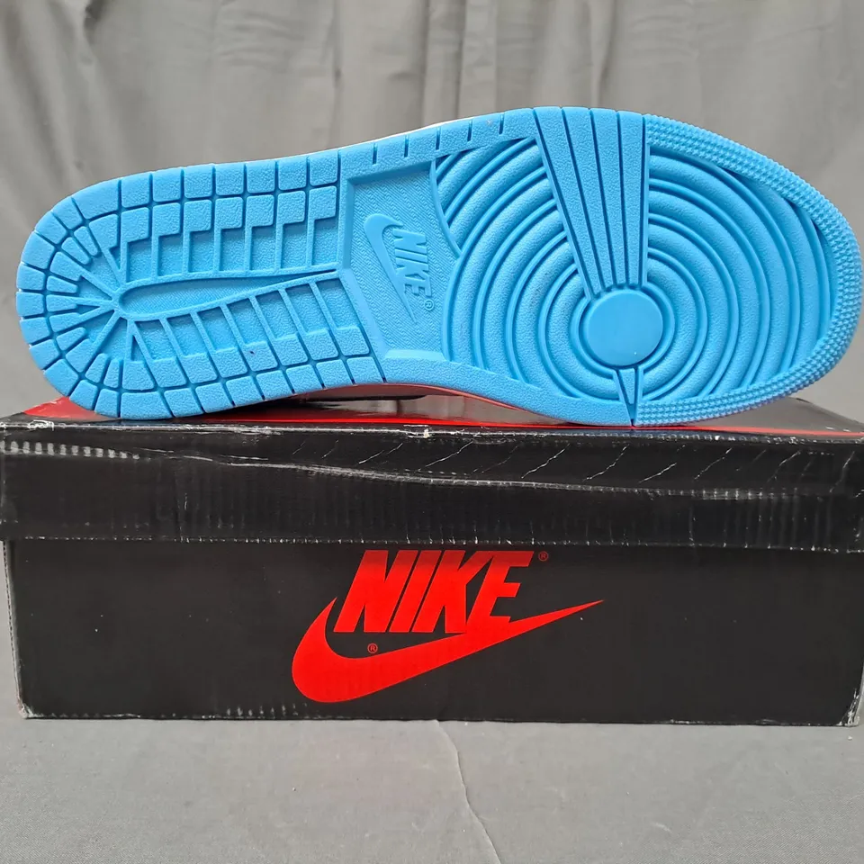 BOXED PAIR OF NIKE AIR JORDAN 1 SHOES IN BLACK/WHITE/BLUE UK SIZE 10