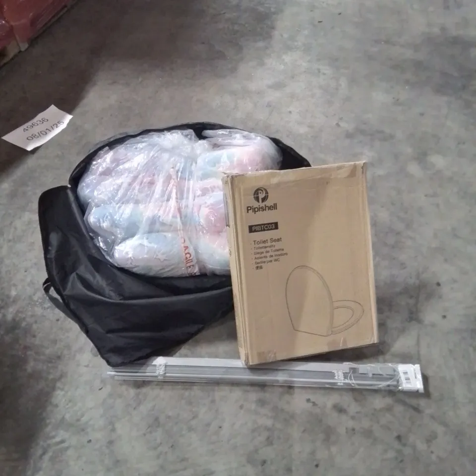 PALLET CONTAINING APPROXIMATELY 20 RAW HOUSEHOLD ITEMS TO INCLUDE: TOILET SEATS, BLINDS, BLANKETS ETC