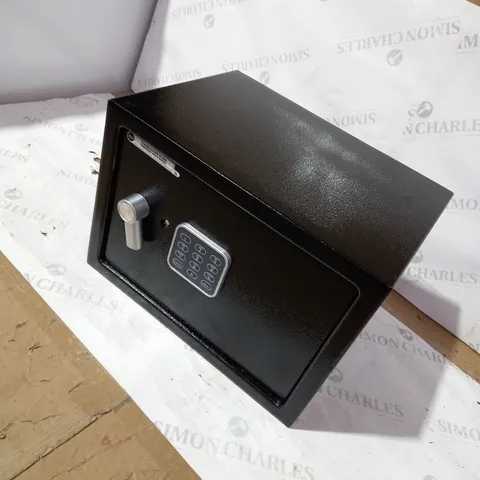 YALE BLACK SAFE