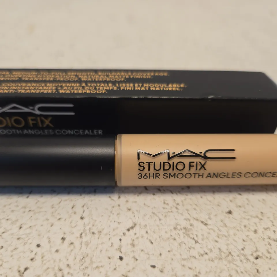 BOXED M.A.C • STUDIO FIX 36HR SMOOTH ANGLES CONCEALER - N18