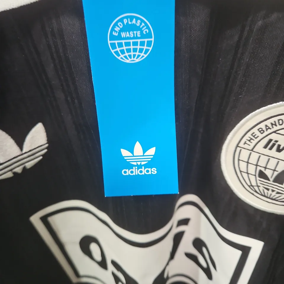 OASIS ADIDAS FOOTBALL JERSEY – BLACK, UK L, NUMBER 25