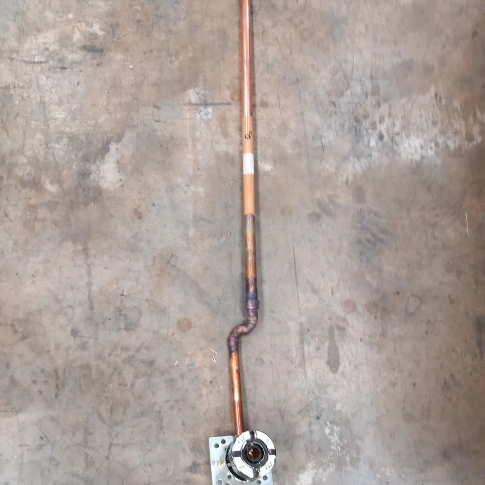 LARGE QUANTITY OF COPPER PIPES 80CM WITH O2 VALVES
