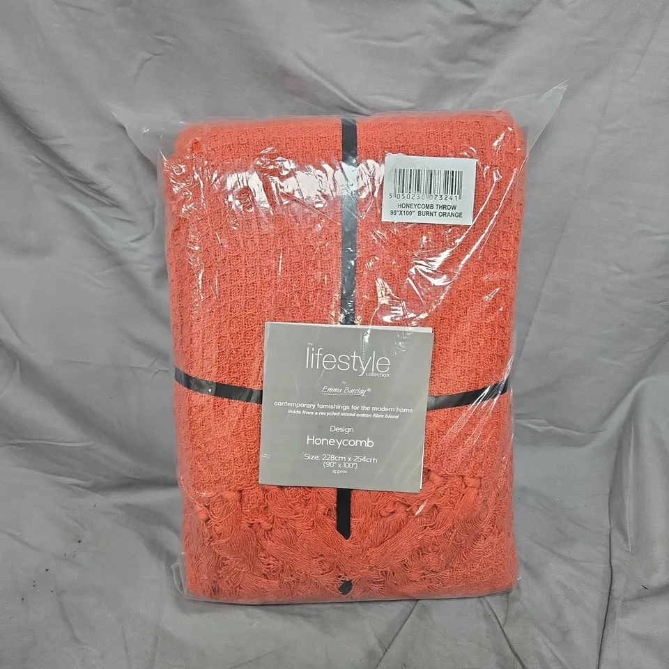 THE LIFESTYLE COLLECTION BY EMMA BARCLAY HONEYCOMB THROW IN BURNT ORANGE (228X254CM)