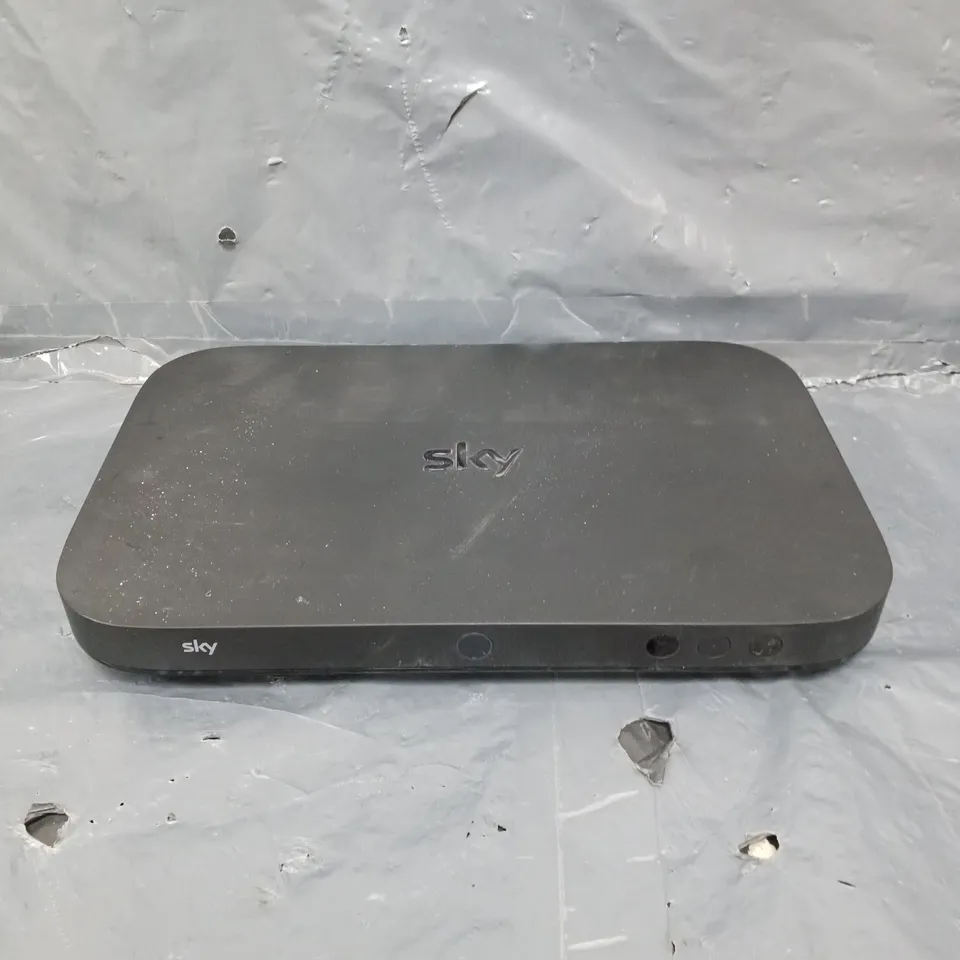 SKY Q TV BOX RECEIVER - ES340D8