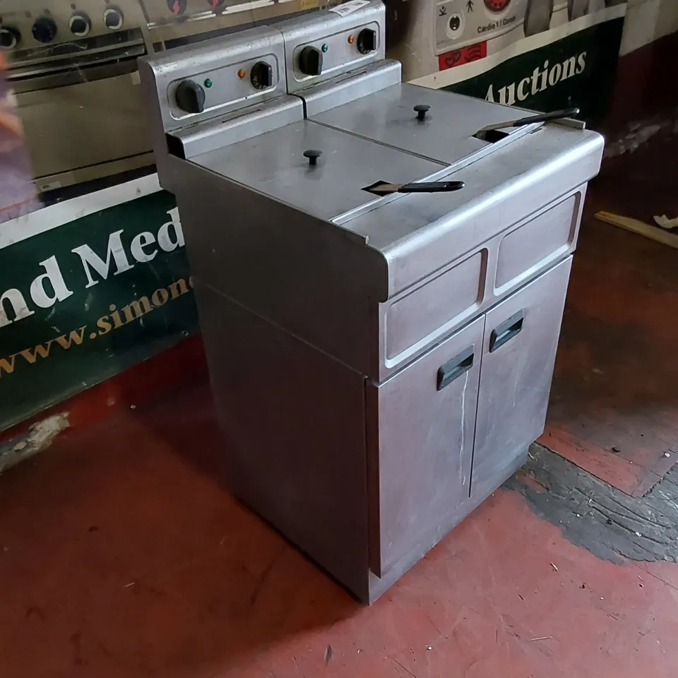 COMMERCIAL DOUBLE FRYER