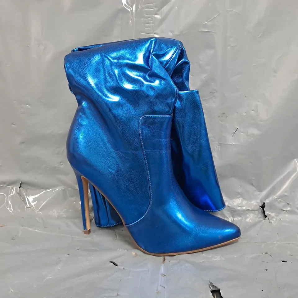 BOXED PAIRED OF ESSEX GLAM POINTED TOE STILETTO HEEL KNEE HIGH BOOTS IN METALLIC BLUE SIZE UK 6