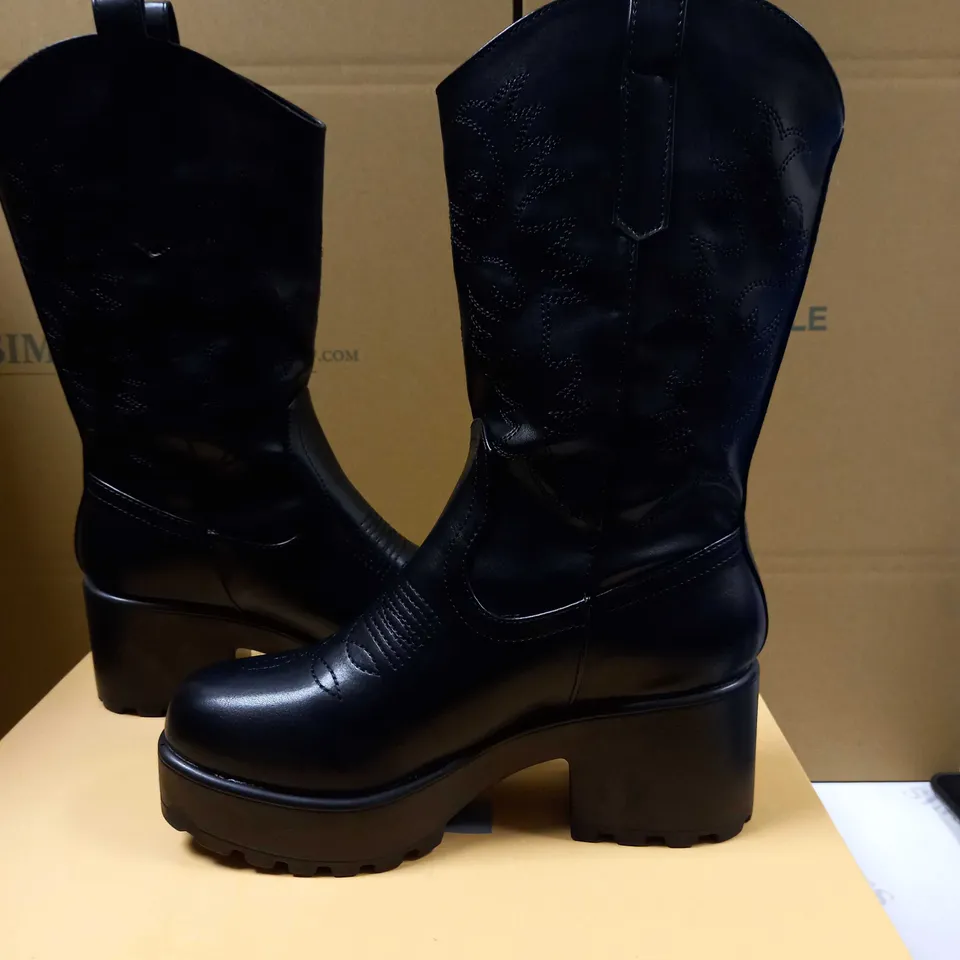 KOI BLACK LONG CHUNKY WESTERN VEGAN BOOTS - SIZE 6