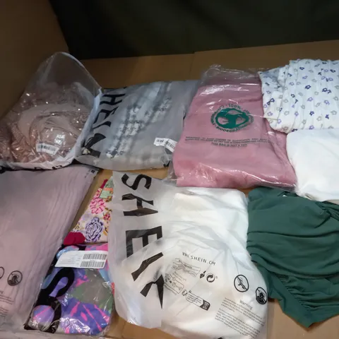 LOT OF APPROX 20 ASSORTED CLOTHING ITEMS VARYING IN SIZE/COLOUR/STYLE TO INCLUDE: TROUSERS, TOPS, JUMPERS