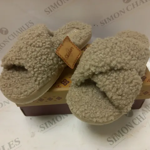 BOXED SKETCHERS COZY SLIDERS - SIZE 7