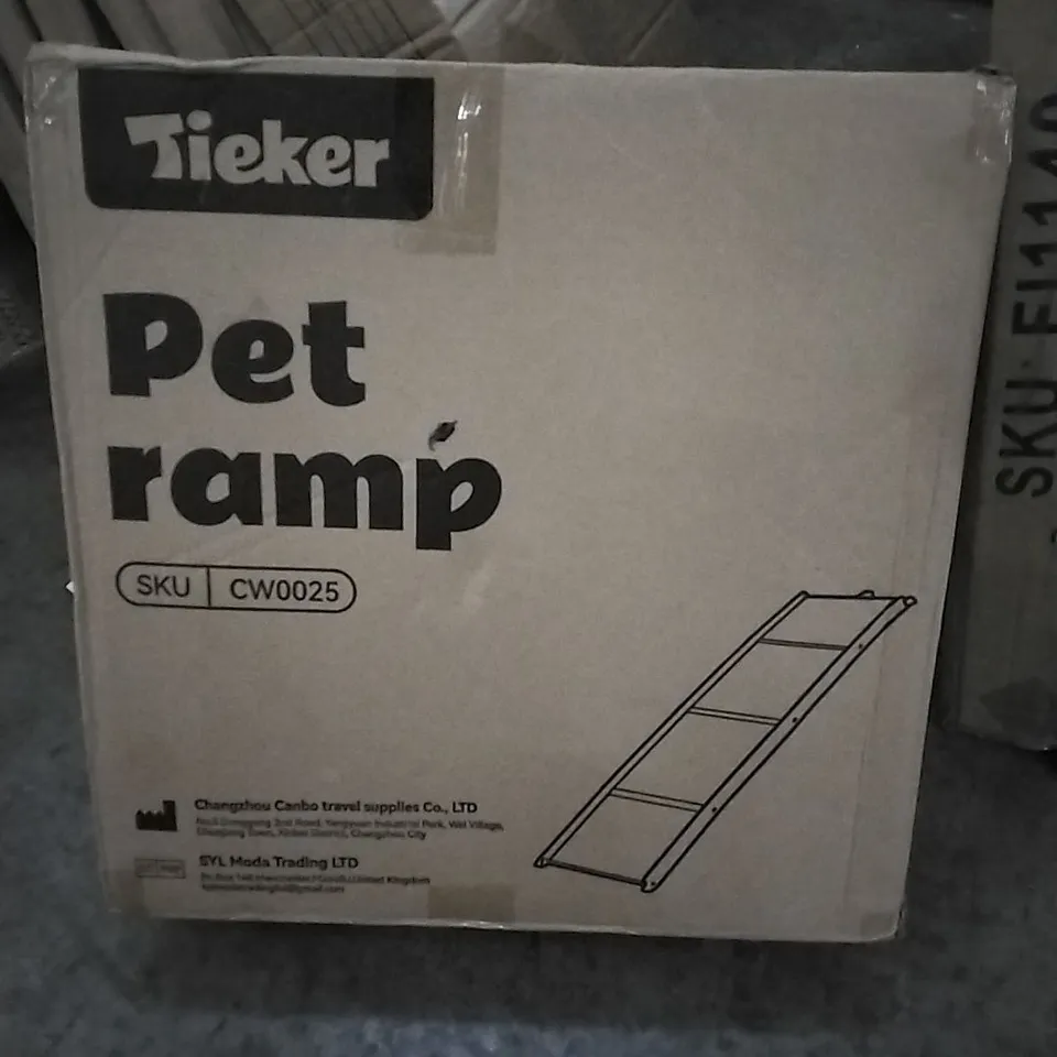 BOXED TIEKER PET RAMP 