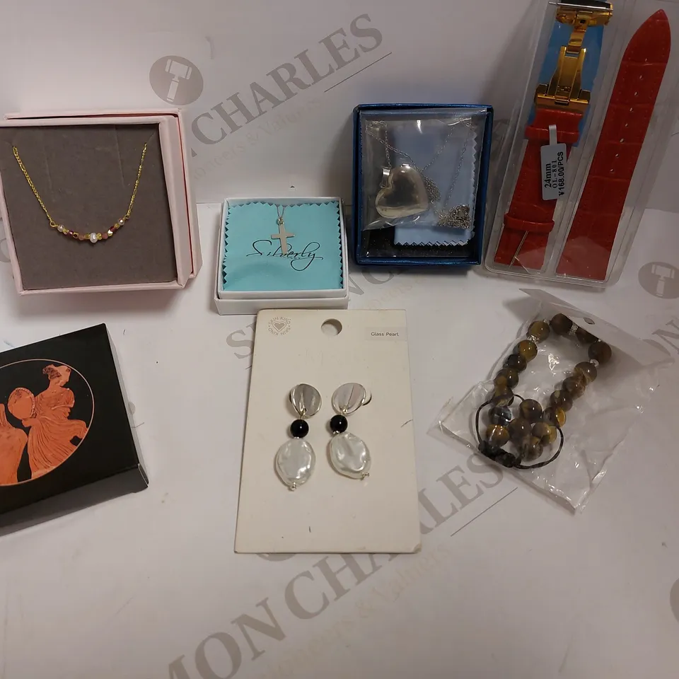 BOX OF APPROX 10 ASSORTED COSTUME JEWELLERY TO INCLUDE WATCH STRAPS, BRACELETS AND NECKLACES