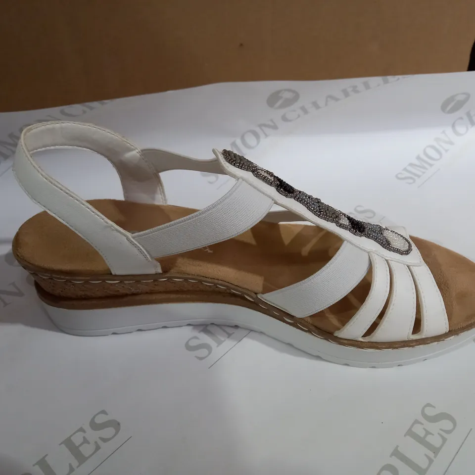 RIEKER WEDGE SANDAL IN WHITE SIZE 7.5