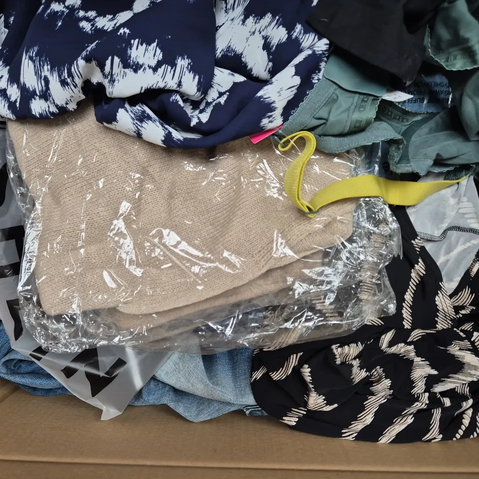 APPROXIMATELY 25 ASSORTED CLOTHING AND FASHION PRODUCTS IN VARIOUS STYLES AND SIZES - COLLECTION ONLY