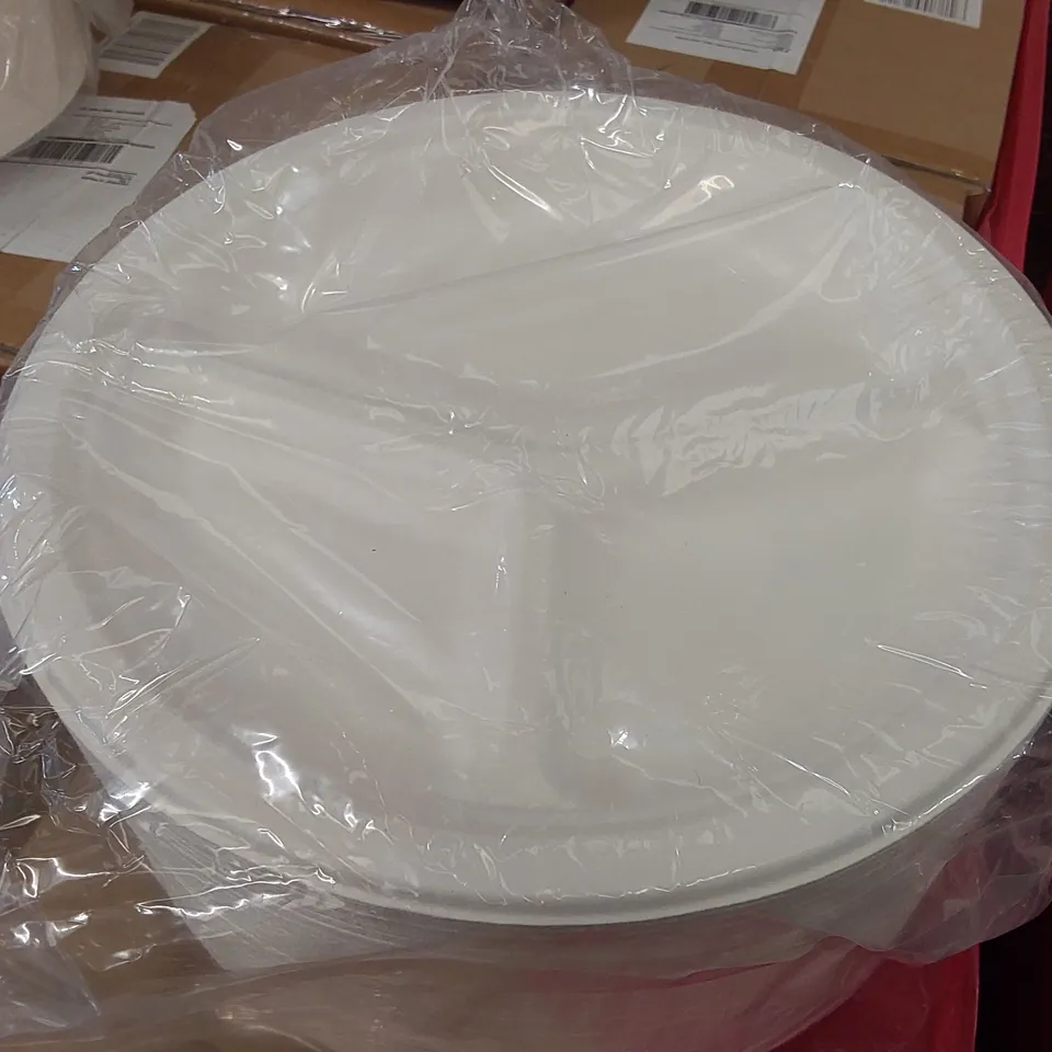 PALLET OF APPROXIMATELY 48 BOXES OF 200x 25.4CM (10" 3 COMPARTMENT) ROUND PULP MOLDED PLATES 