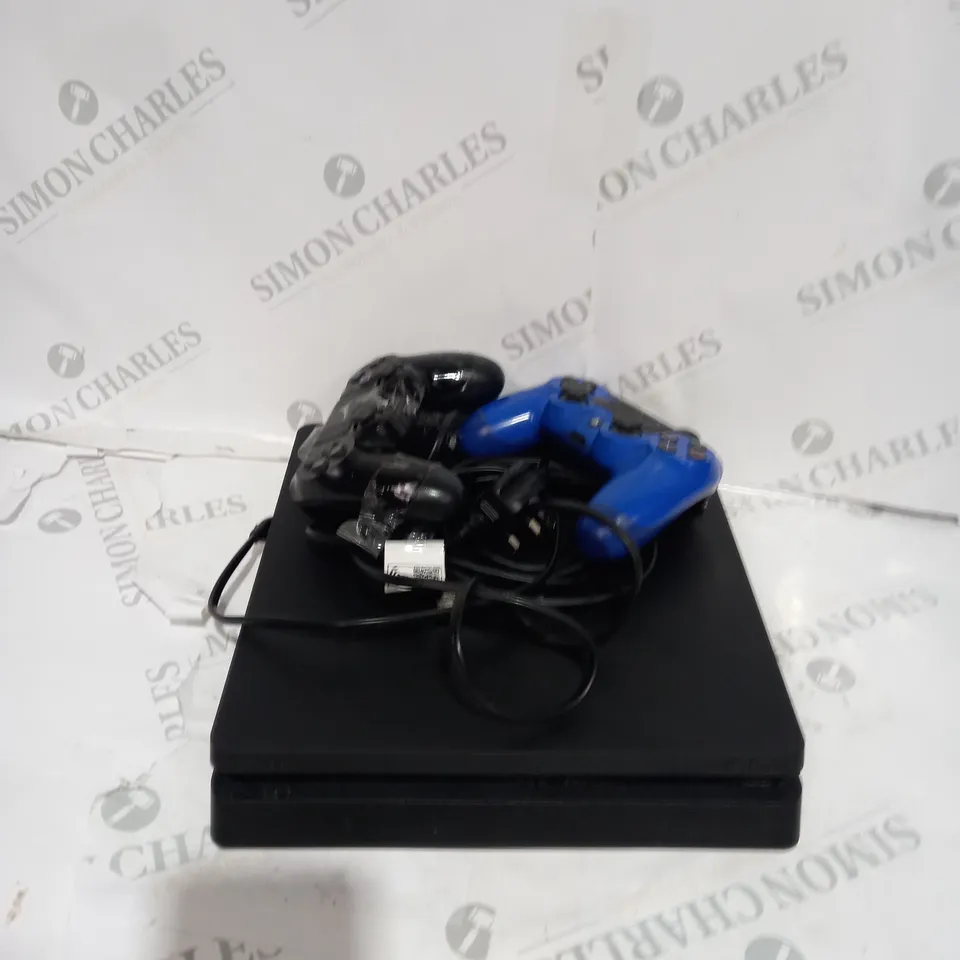 BOXED PLAYSTATION 4 - 2 CONTROLLERS BLACK/BLUE