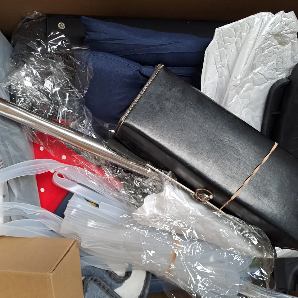 BOX OF APPROXIMATELY 20 ASSORTED HOUSEHOLD ITEMS TO INCLUDE WIFI SMOKE ALARM, COTTON QUILTED PILLOW PROTECTOR, BABY SLING, ETC