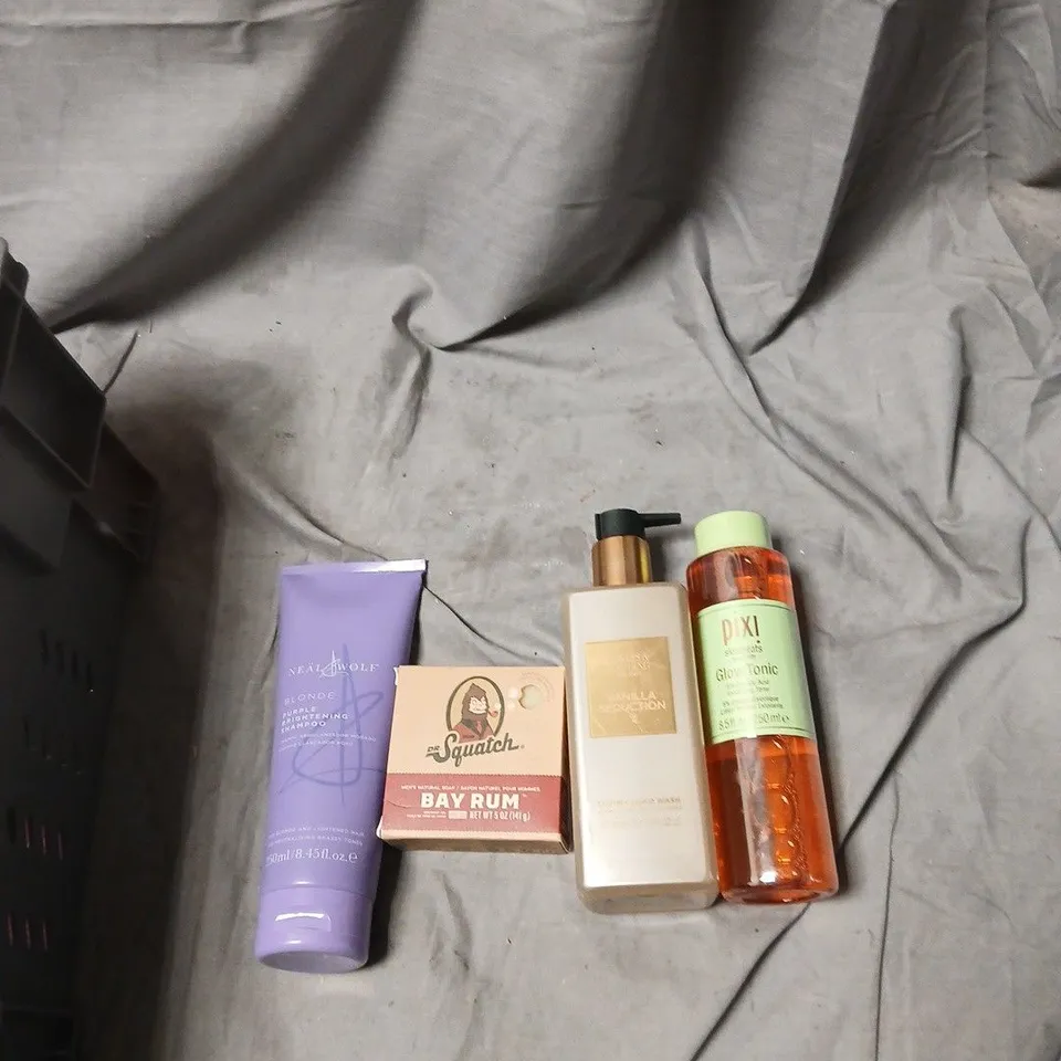 APPROXIMATELY 20 ITEMS INCLUDING ASSORTED HEALTH & BEAUTY PRODUCTS – SKINCARE, HAIRCARE AND TOILETRIES BAYLIS AND HARDING NEAL WOLF .