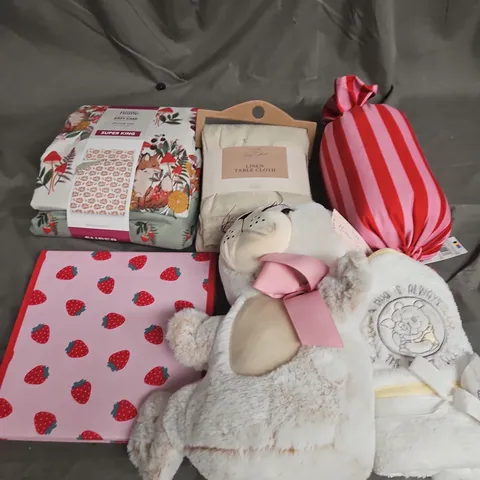 BOX OF APPROXIMATELY 12 ASSORTED BEDDING & SOFT FABRICS ITEMS TO INCLUDE - DUVET SET - PLUSH TOY - LINEN TABLECLOTH