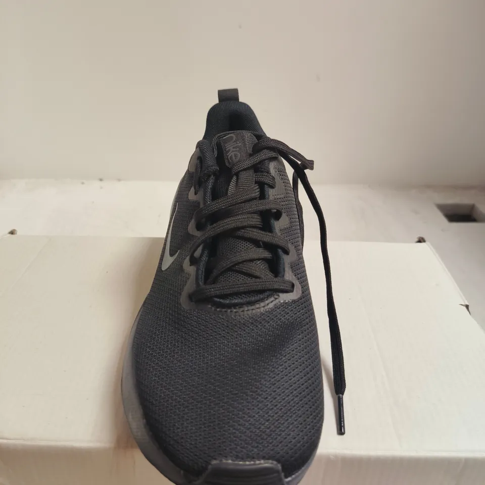 BOXED PAIR OF NIKE BELLA 7 WOMEN’S TRAINERS – TRIPLE BLACK, UK 6.5