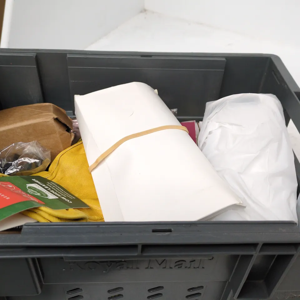 TOTE OF APPROXIMATELY 20 ASSORTED ITEMS TO INCLUDE ANT BAIT STATION, DR BECKMANN SHEETS, DOOR LEVER, AIR UP, MINI POTS ETC