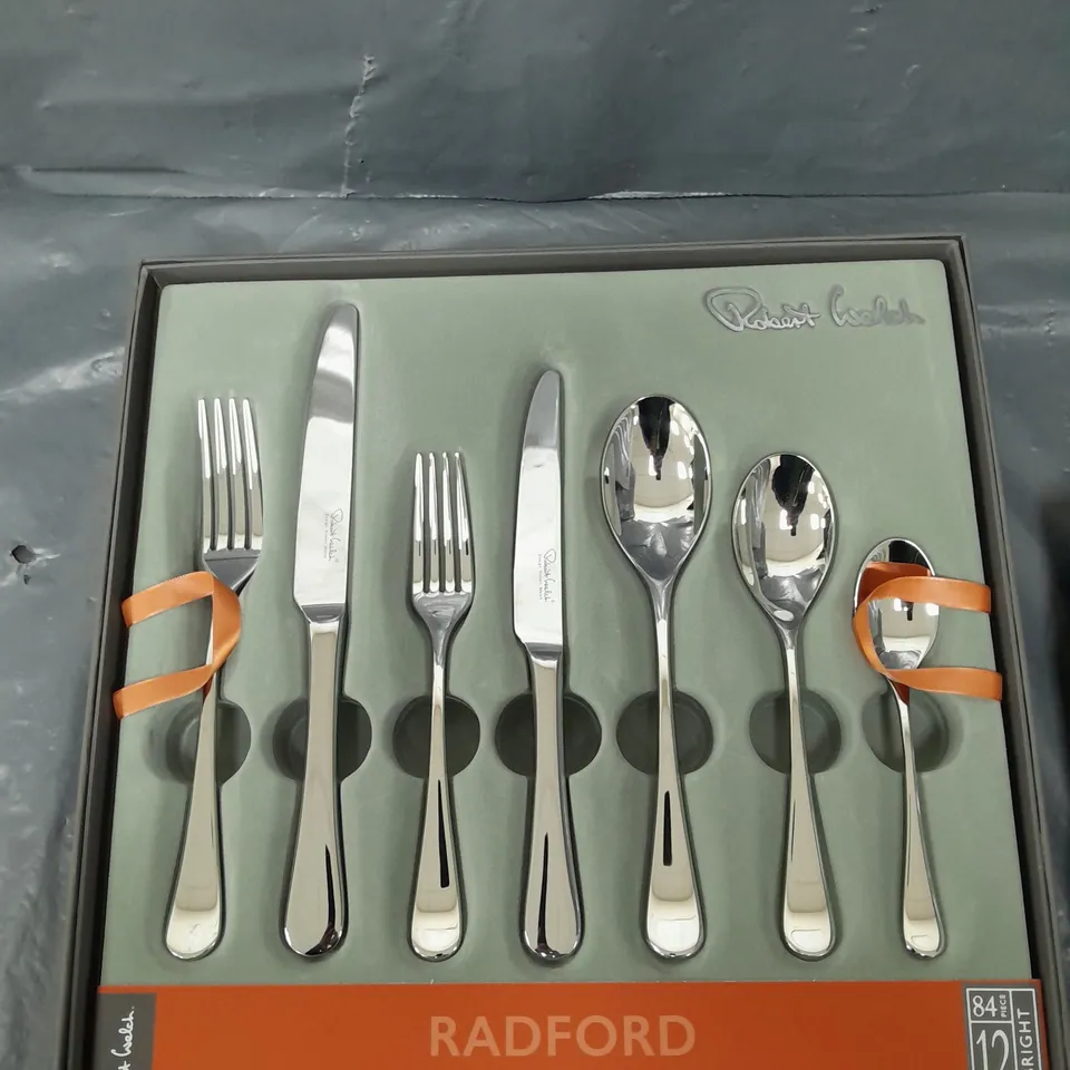 BOXED ROBERT WELCH RADFORD 84 PIECE CUTLERY SET 