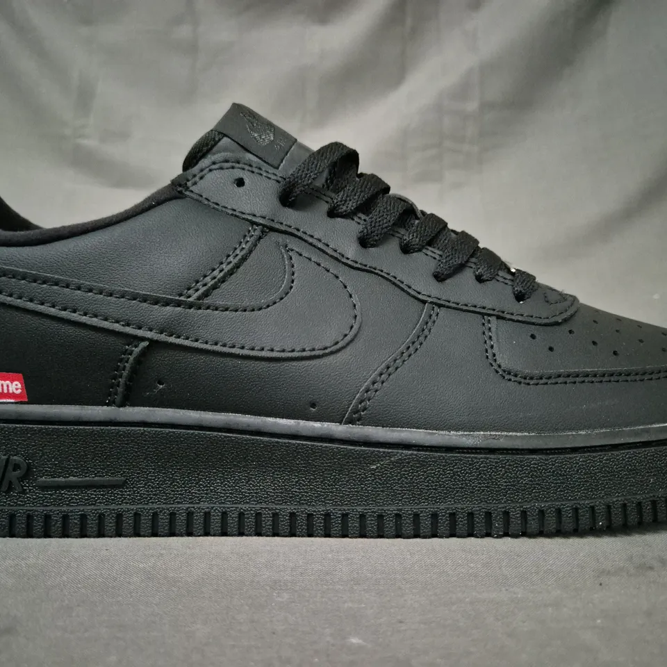 BOXED PAIR OF NIKE SUPREME AIR FORCE 1 SHOES IN BLACK UK SIZE 10