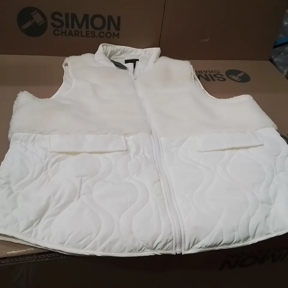BOXED BRAND NEW APPROXIMATELY 7 JD WILLIAMS BORG GILLET CREAM SIZE 22