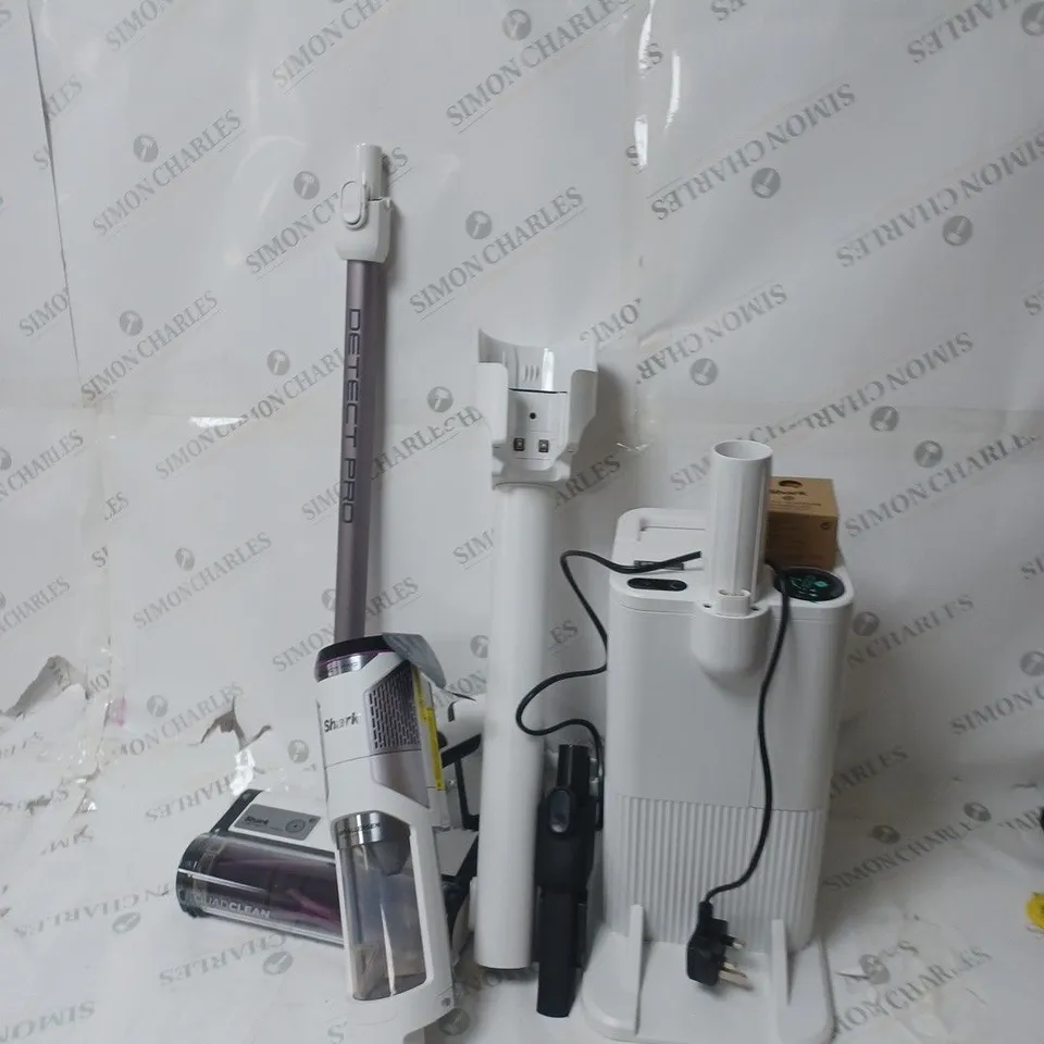 BOXED SHARK CORDLESS DETECT PRO VACUUM CLEANER