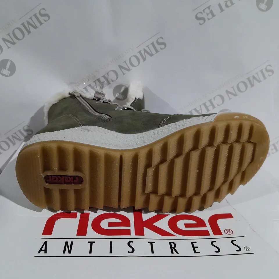 BOXED PAIR OF RIEKER WATER RESISTANT WARM LINED HIKING BOOTS IN KHAKI - SIZE 6