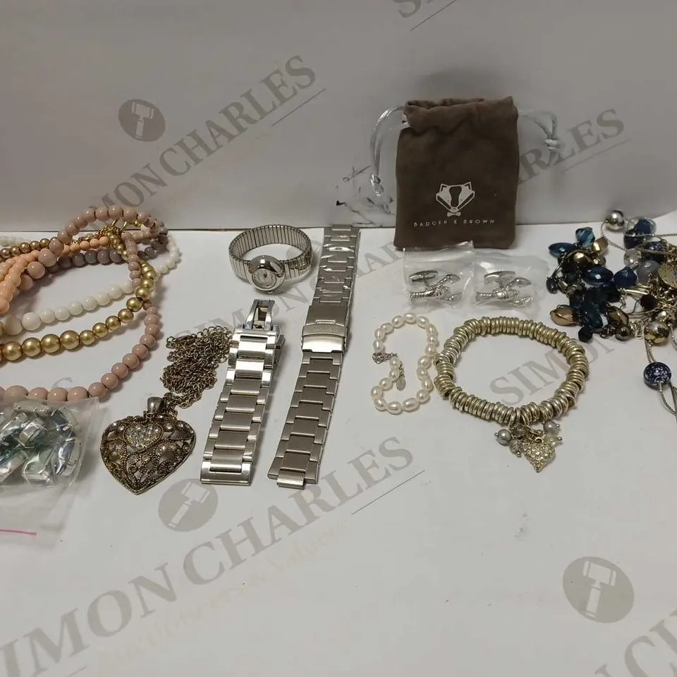 LOT OF APPROX 10 ASSORTED JEWELLERY ITEMS TO INCLUDE LE CHAT QUARTZ SILVER WATCH, DESIGNER BEADED NECKLACES, SILVER BRACELET WATCH STRAPS, ETC 