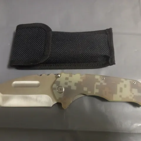 FOLDING CAMPING KNIFE WITH DIGITAL CAMO PATERN